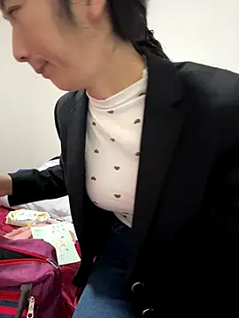 crhong666 online show from November 5, 12:10 am