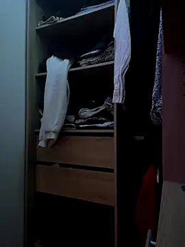 Snapshot of LesAmantsAE2 chatting on January 7, 7:33 am LesAmantsAE2 online show from January 7, 7:33 am