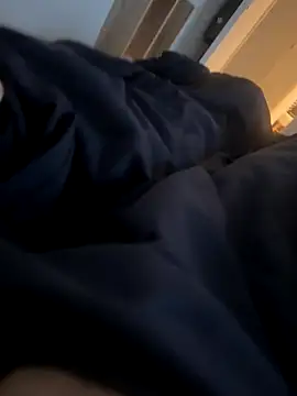 Snapshot of LesAmantsAE2 chatting on January 8, 7:32 am LesAmantsAE2 online show from January 8, 7:32 am