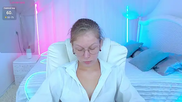 Lilly Belly online show from September 14, 11:09 am