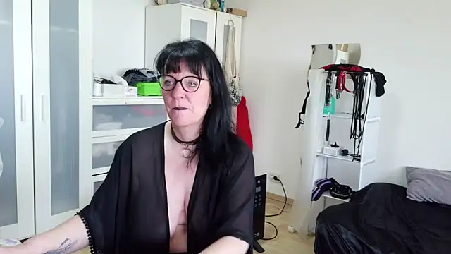 honey47 online show from March 29, 1:22 pm