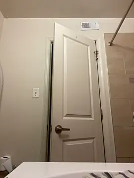 Snapshot of vonybac123 chatting on March 31, 12:01 am vonybac123 online show from March 31, 12:01 am