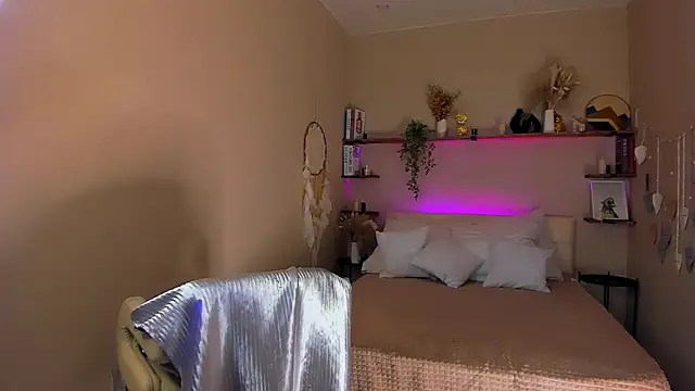 MaryRosenberg online show from October 10, 11:31 am