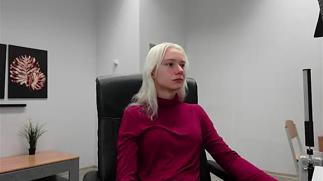 Snapshot of Laura_Chaplin chatting on September 20, 5:52 am Laura Chaplin online show from September 20, 5:52 am