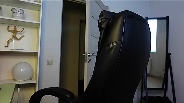 Snapshot of Laura_Chaplin chatting on September 24, 2:20 pm Laura Chaplin online show from September 24, 2:20 pm