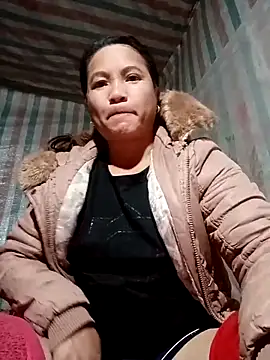 Snapshot of Love-Mama33 chatting on November 24, 11:43 am Love-Mama33 online show from November 24, 11:43 am