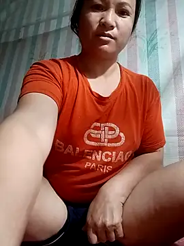 Snapshot of Love-Mama33 chatting on December 20, 8:16 pm Love-Mama33 online show from December 20, 8:16 pm