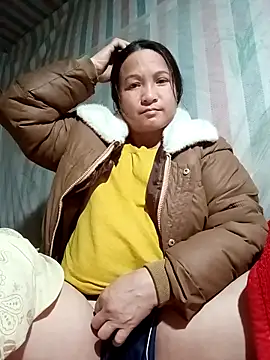 Snapshot of Love-Mama33 chatting on January 6, 12:20 pm Love-Mama33 online show from January 6, 12:20 pm