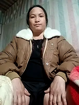 Snapshot of Love-Mama33 chatting on February 1, 12:37 pm Love-Mama33 online show from February 1, 12:37 pm