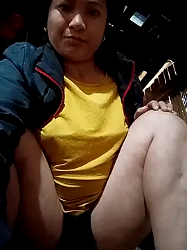 Snapshot of Love-Mama33 chatting on February 5, 2:05 am Love-Mama33 online show from February 5, 2:05 am