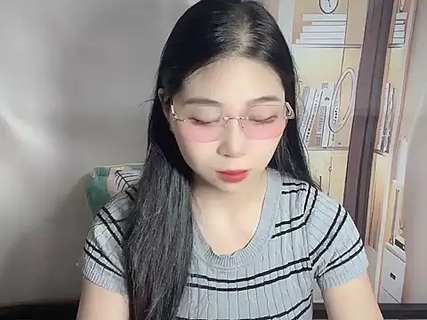 Snapshot of Strawberry18x chatting on September 9, 1:38 am Strawberry18x online show from September 9, 1:38 am