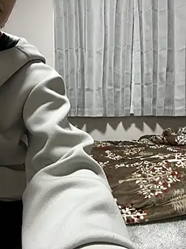 Snapshot of saku_channel chatting on April 4, 12:24 pm saku channel online show from April 4, 12:24 pm