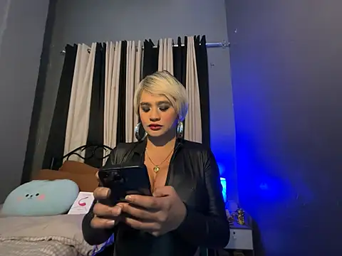 Snapshot of 12inchhugecock chatting on March 25, 4:07 am 12inchhugecock online show from March 25, 4:07 am