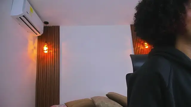 delaylacruz online show from September 18, 11:45 am