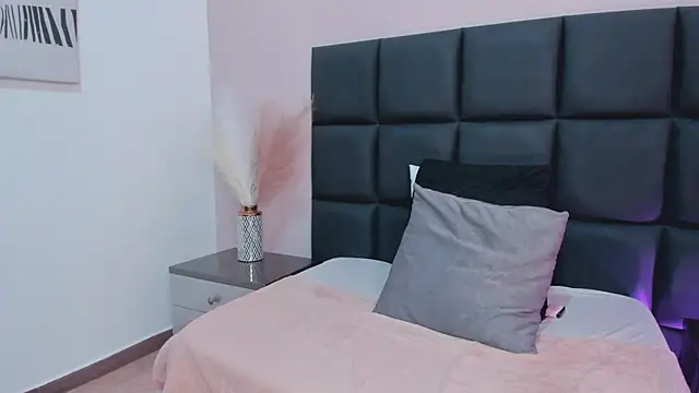 Snapshot of AelinDuvalier chatting on October 16, 6:53 pm AelinDuvalier online show from October 16, 6:53 pm