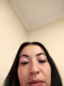 Snapshot of angelicroose2 chatting on October 29, 7:10 am angelicroose2 online show from October 29, 7:10 am