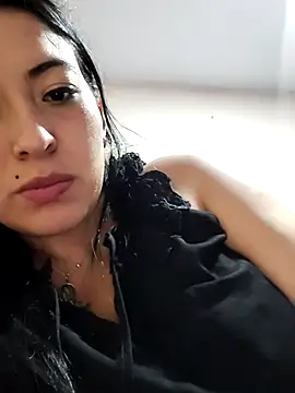 Snapshot of angelicroose2 chatting on February 14, 3:58 am angelicroose2 online show from February 14, 3:58 am