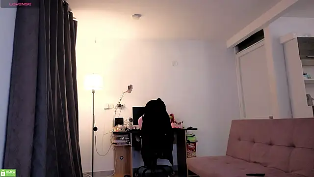 Snapshot of colette_e chatting on March 31, 8:48 am colette e online show from March 31, 8:48 am