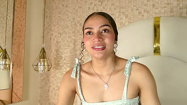 luucy jonnes online show from September 17, 3:19 am