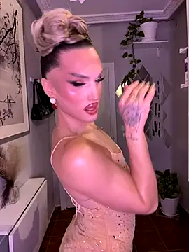 lacattiva online show from November 20, 5:12 pm