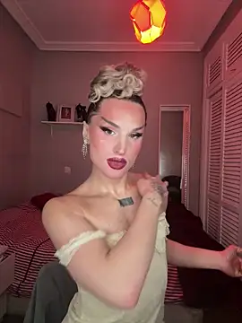 lacattiva online show from February 1, 8:51 pm