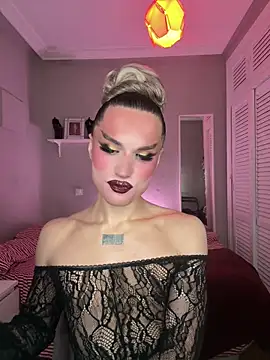 lacattiva online show from February 11, 4:12 pm