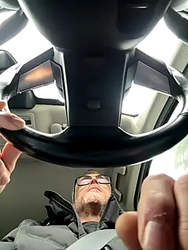 Axl hot online show from December 20, 8:43 am