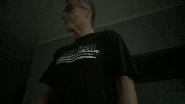 Axl hot online show from December 22, 9:28 am