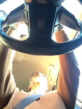 Axl hot online show from March 27, 4:40 pm