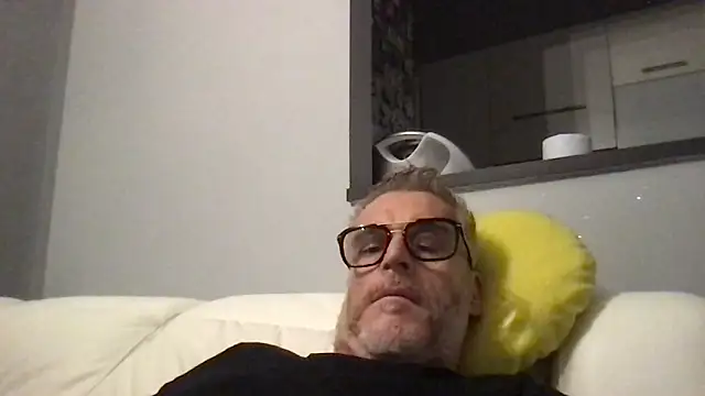 Axl hot online show from May 2, 12:59 am