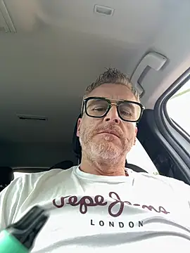 Axl hot online show from May 13, 3:42 pm