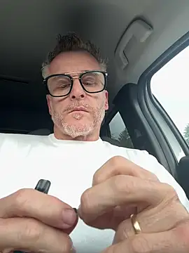 Axl hot online show from May 18, 3:51 pm