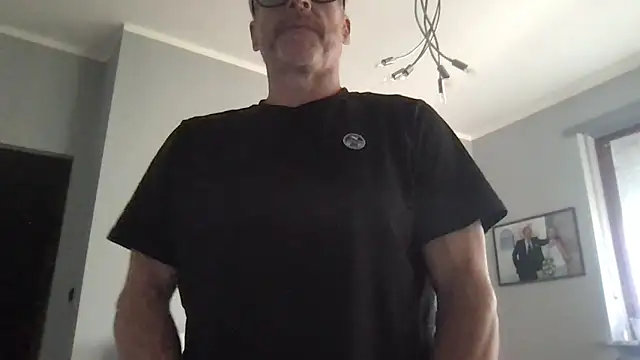 Snapshot of Axl_hot chatting on May 30, 12:24 pm Axl hot online show from May 30, 12:24 pm
