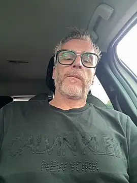 Snapshot of Axl_hot chatting on June 4, 3:51 pm Axl hot online show from June 4, 3:51 pm