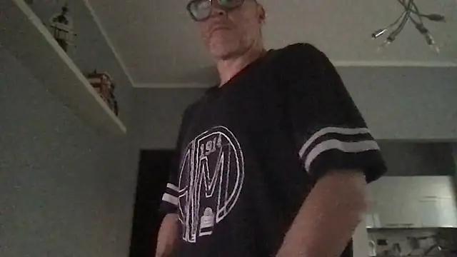 Snapshot of Axl_hot chatting on June 9, 6:41 pm Axl hot online show from June 9, 6:41 pm