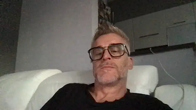 Snapshot of Axl_hot chatting on June 12, 7:02 pm Axl hot online show from June 12, 7:02 pm
