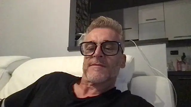 Snapshot of Axl_hot chatting on June 13, 7:23 pm Axl hot online show from June 13, 7:23 pm