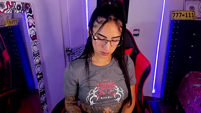 Snapshot of Samanthademonx20_ chatting on March 15, 5:52 pm Samanthademonx20 online show from March 15, 5:52 pm