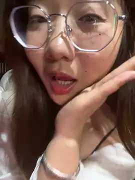 Snapshot of sisi-maiden chatting on May 3, 1:06 pm sisi-maiden online show from May 3, 1:06 pm