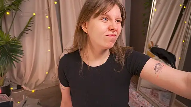 Snapshot of Sense_Of_Rosemary chatting on February 7, 5:55 am Sense Of Rosemary online show from February 7, 5:55 am