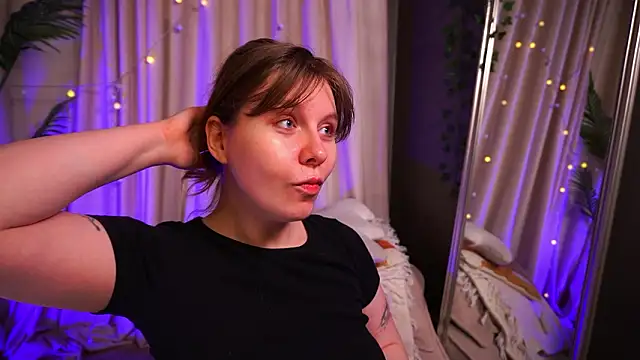 Snapshot of Sense_Of_Rosemary chatting on February 8, 5:44 am Sense Of Rosemary online show from February 8, 5:44 am