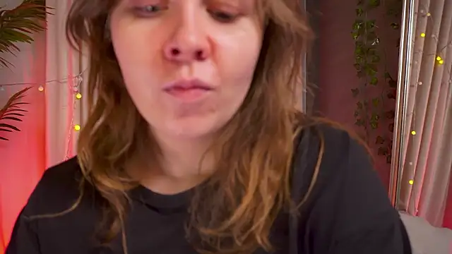 Snapshot of Sense_Of_Rosemary chatting on February 15, 5:48 am Sense Of Rosemary online show from February 15, 5:48 am