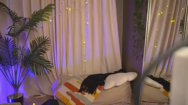 Snapshot of Sense_Of_Rosemary chatting on February 27, 5:40 am Sense Of Rosemary online show from February 27, 5:40 am