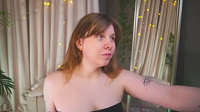 Snapshot of Sense_Of_Rosemary chatting on March 14, 5:35 am Sense Of Rosemary online show from March 14, 5:35 am