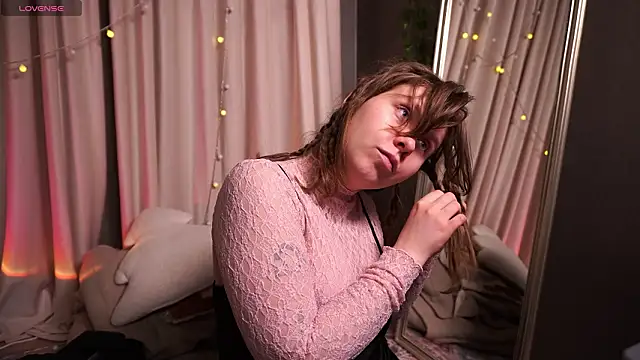 Snapshot of Sense_Of_Rosemary chatting on March 22, 5:33 am Sense Of Rosemary online show from March 22, 5:33 am