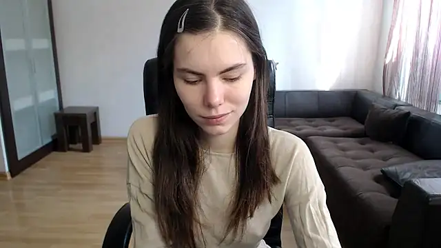 AmelieReve online show from October 10, 12:15 pm