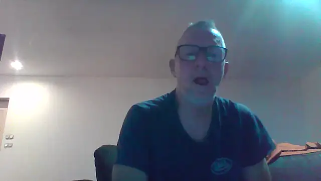 Snapshot of davv28 chatting on October 16, 2:56 am davv28 online show from October 16, 2:56 am