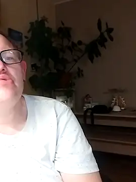 Snapshot of GordianWhirling chatting on December 4, 3:16 am GordianWhirling online show from December 4, 3:16 am