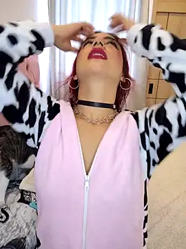 sarah lark  online show from October 10, 12:04 pm