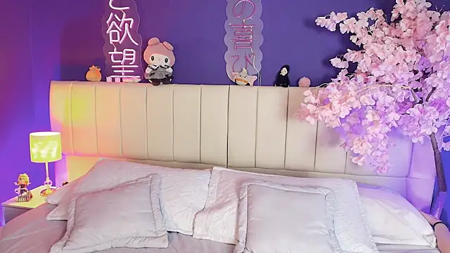 Shizuko  online show from May 5, 8:17 pm